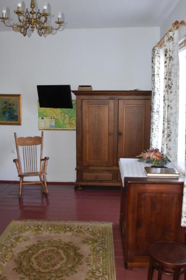 Holiday home Dom Pod Platanami